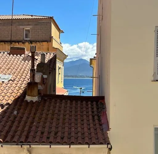 T2 Hyper Centre Apartment *