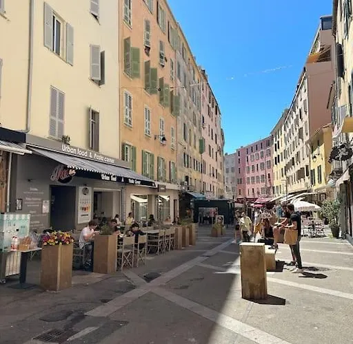 T2 Hyper Centre Apartment